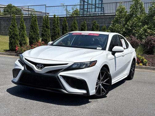 Super White 2021 Toyota Camry SE