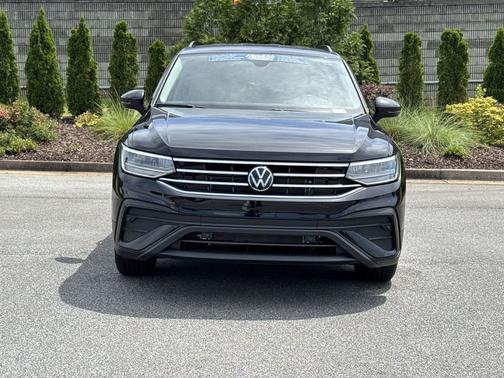 Deep Black Pearl 2024 Volkswagen Tiguan 2.0T S