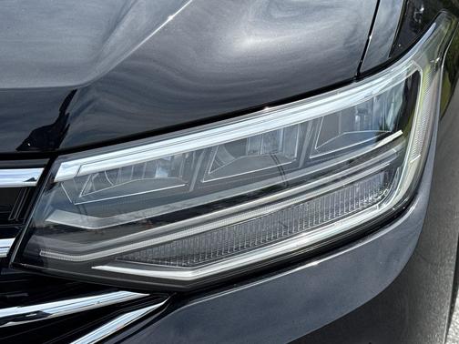 Deep Black Pearl 2024 Volkswagen Tiguan 2.0T S
