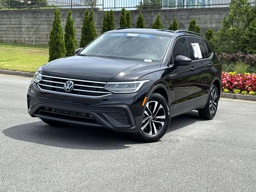 Deep Black Pearl 2024 Volkswagen Tiguan 2.0T S