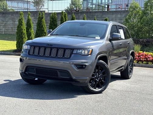 Granite Crystal Metallic Clearcoat 2018 Jeep Grand Cherokee Altitude