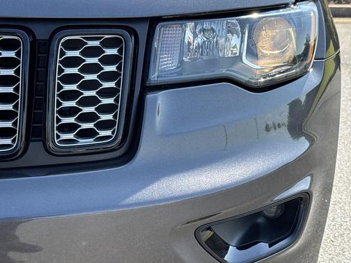 Granite Crystal Metallic Clearcoat 2018 Jeep Grand Cherokee Altitude