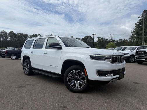 Bright White Clearcoat 2025 Jeep Wagoneer Carbide 4x4
