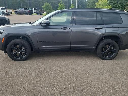 Baltic Gray Metallic Clearcoat 2025 Jeep Grand Cherokee L Altitude
