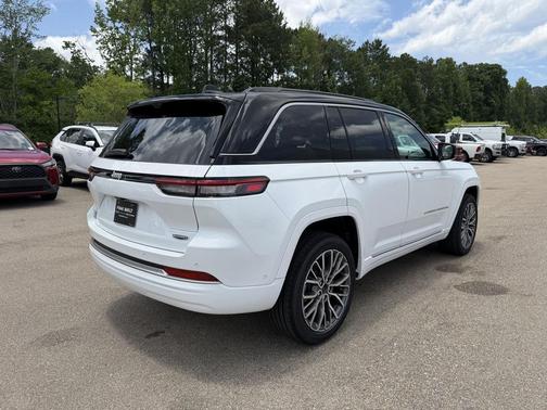 Bright White Clearcoat 2026 Jeep Grand Cherokee Summit