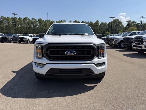 Oxford White 2022 Ford F-150 XLT