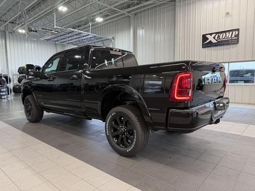 Diamond Black Crystal Pearlcoat 2027 RAM 2500 Laramie