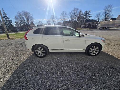 2016 Volvo XC60 T6 Drive-E Platinum