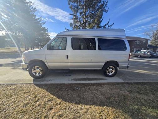 2011 Ford E350 Super Duty XLT