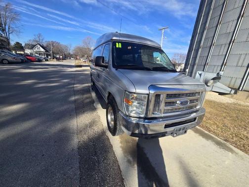 2011 Ford E350 Super Duty XLT