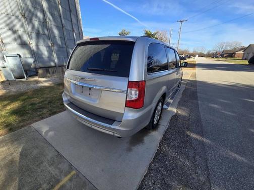 2011 Chrysler Town & Country Touring-L