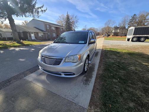 2011 Chrysler Town & Country Touring-L