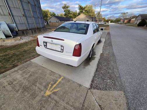 2004 Cadillac DeVille Base