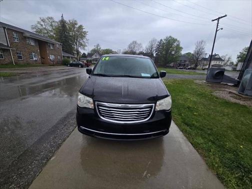 2014 Chrysler Town & Country Touring