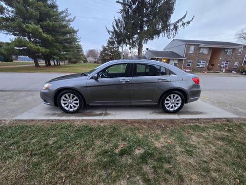 2013 Chrysler 200 Touring