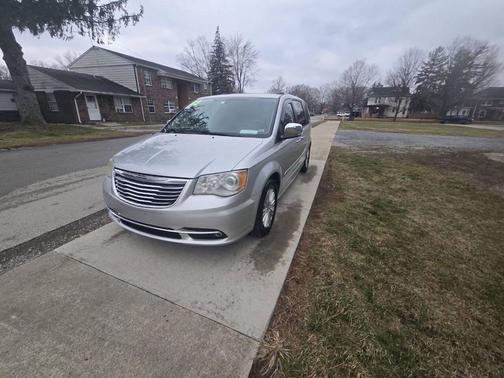 2012 Chrysler Town & Country Limited