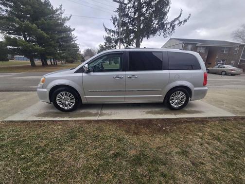 2012 Chrysler Town & Country Limited