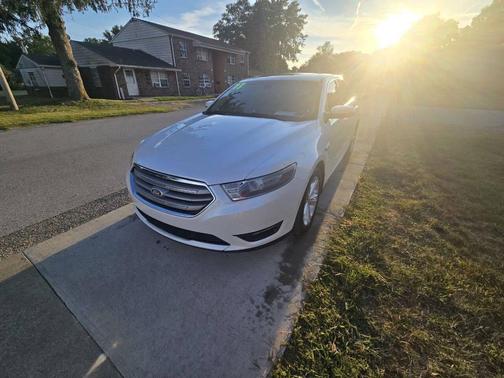 2013 Ford Taurus SEL