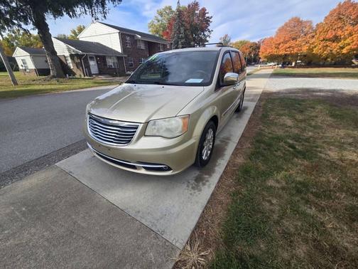 2011 Chrysler Town & Country Touring-L