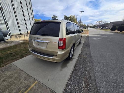 2011 Chrysler Town & Country Touring-L