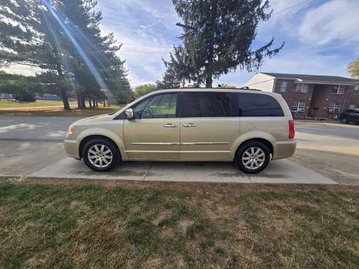 2011 Chrysler Town & Country Touring-L