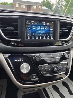 Bright White Clearcoat 2019 Chrysler Pacifica Touring L