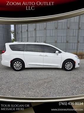 Bright White Clearcoat 2019 Chrysler Pacifica Touring L