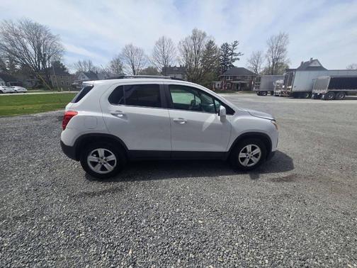White 2016 Chevrolet Trax LT