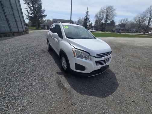 White 2016 Chevrolet Trax LT