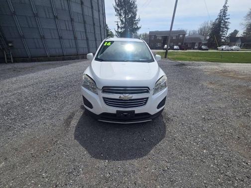 White 2016 Chevrolet Trax LT