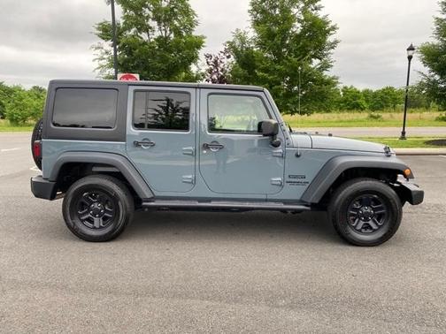 Photo 3 of 37 of 2015 Jeep Wrangler Unlimited Sport
