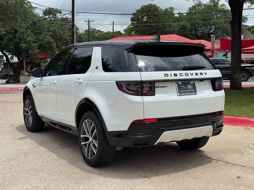 Fuji White 2025 Land Rover Discovery Sport Dynamic SE