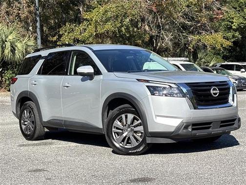 2024 Nissan Pathfinder SV
