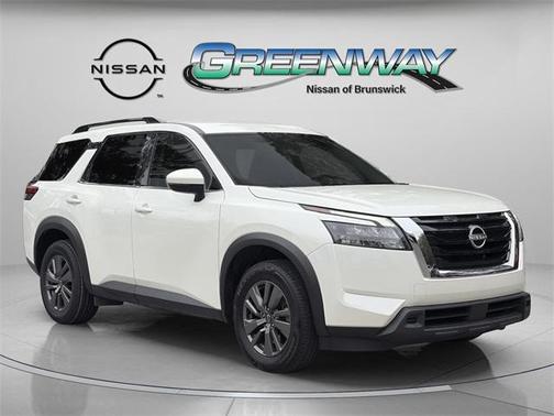 2024 Nissan Pathfinder SV