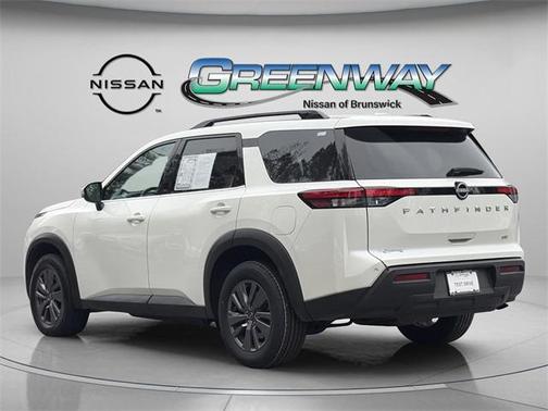 2024 Nissan Pathfinder SV