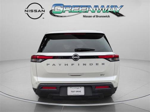2024 Nissan Pathfinder SV