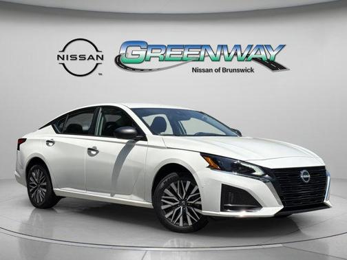 Glacier White 2025 Nissan Altima SV