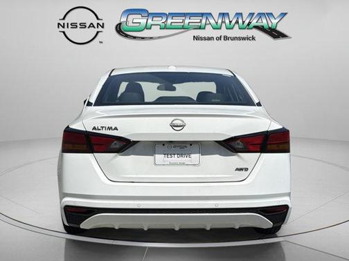 Glacier White 2025 Nissan Altima SV