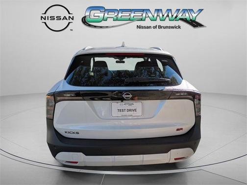 2025 Nissan Kicks SR