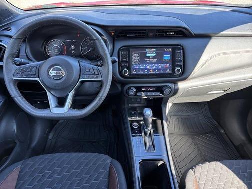 2021 Nissan Kicks SR