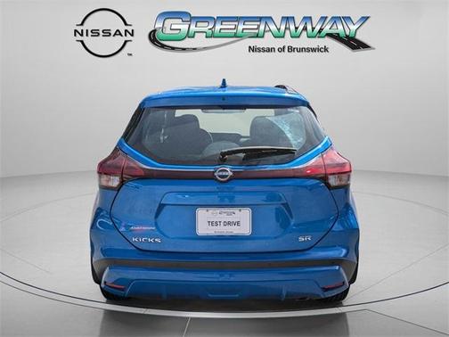 2023 Nissan Kicks SR