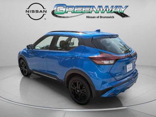 2023 Nissan Kicks SR