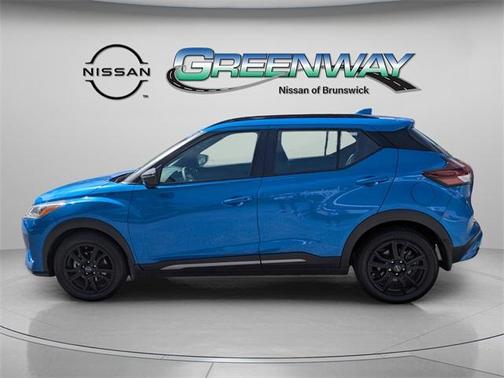 2023 Nissan Kicks SR