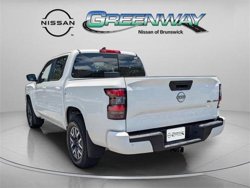 2025 Nissan Frontier SL