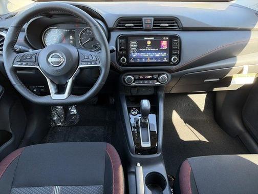 2025 Nissan Versa 1.6 SR