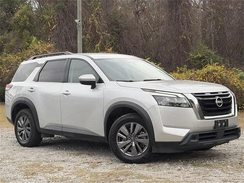 2025 Nissan Pathfinder SV