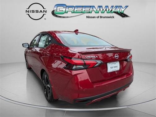 2025 Nissan Versa 1.6 SR