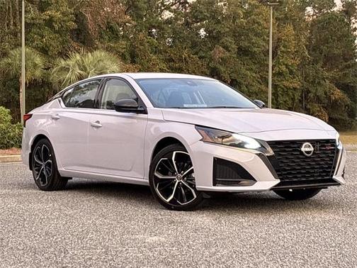 2025 Nissan Altima SR