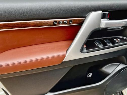 2021 Toyota Land Cruiser Base