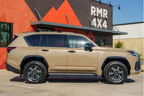 2025 Lexus LX 700h Overtrail